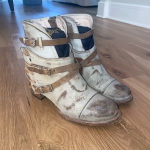 Free Bird by Steve Madden Crue bootie in Ice